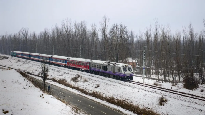 Indian Railways Sends First Amul Milk Freight Train to Jammu & Kashmir