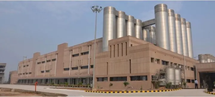 Banas Dairy Raises Milk Procurement Price to Rs 860 Per Kg Fat