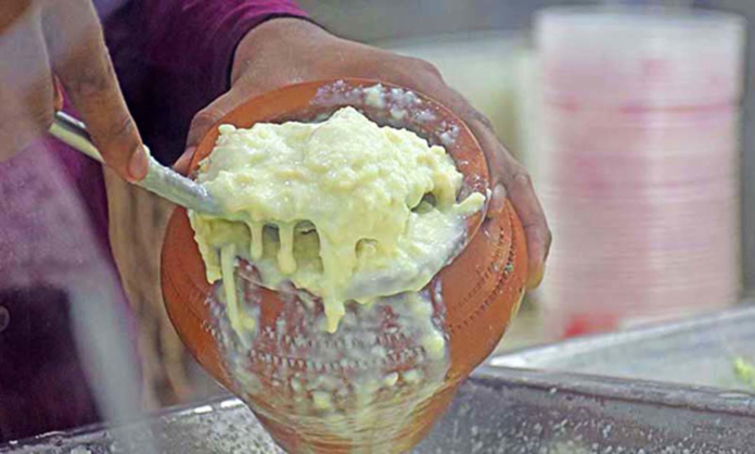 Malai Baraf: The Traditional Himalayan Dairy Dessert That Creates an 'Ice Cream' Texture Without Freezing Malai Baraf: The Traditional Himalayan Dairy Dessert That Creates an 'Ice Cream' Texture Without Freezing