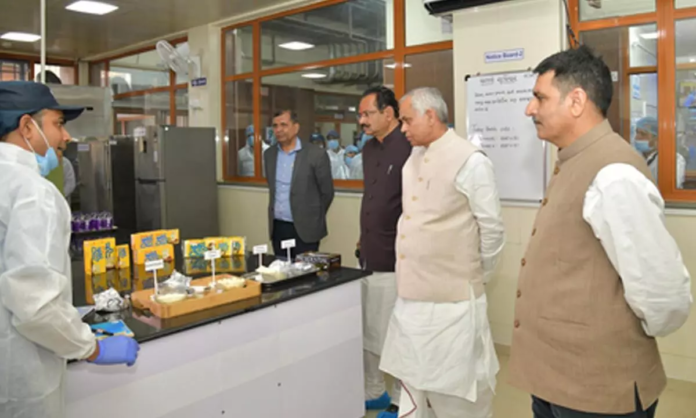 Gujarat Governor Visits Banas Dairy Facilities in Palanpur, Praises Cooperative Model